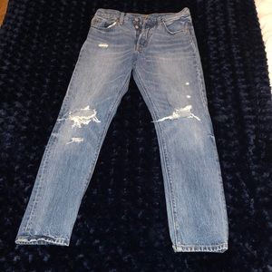 Levi’s 501 skinny distressed jean. W27 L30.